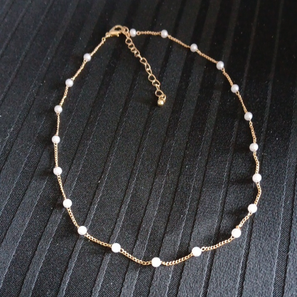 Elegant Gold and White Pearl Necklace